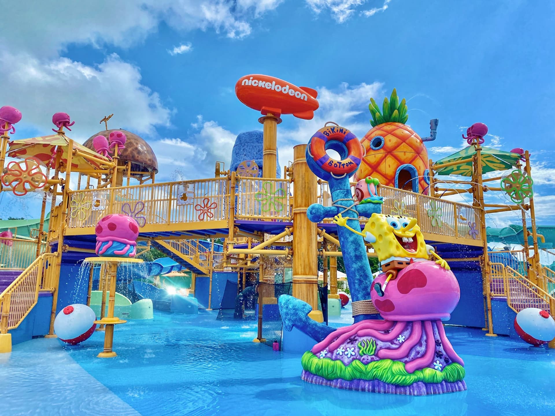 AquaNick waterpark tower and play structures